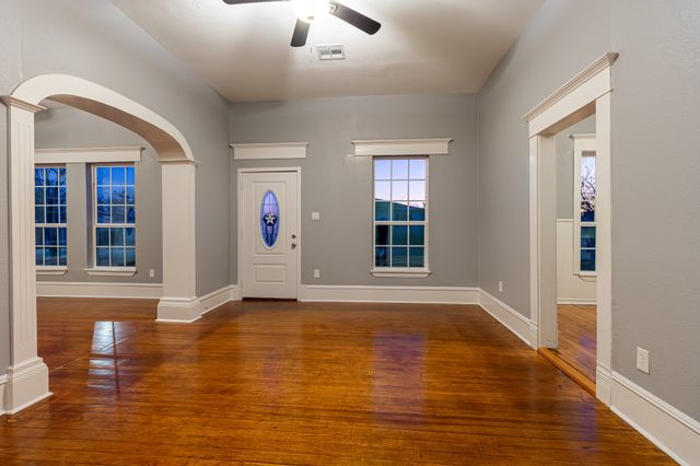 324 E Pace Street, Frost, TX 76641