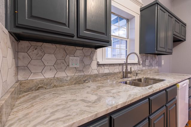 324 E Pace Street, Frost, TX 76641