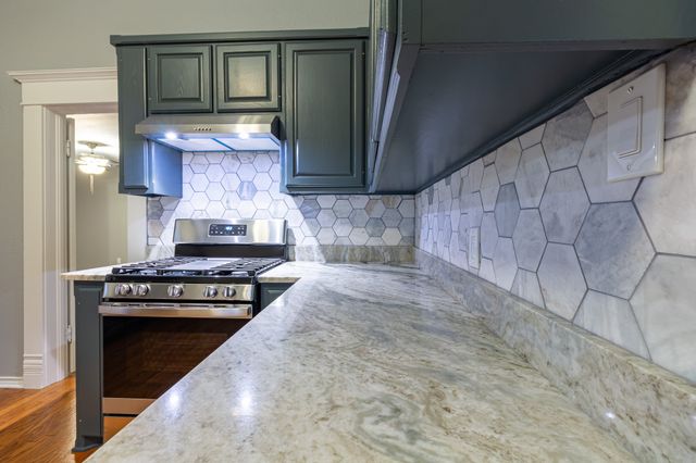 324 E Pace Street, Frost, TX 76641