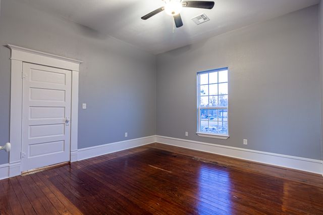 324 E Pace Street, Frost, TX 76641