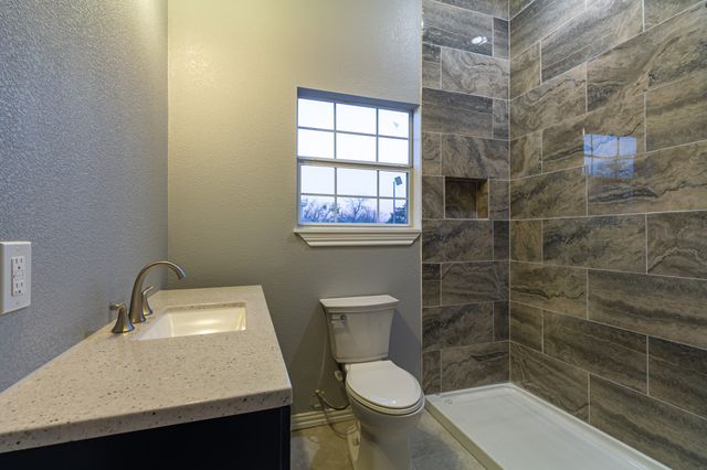 324 E Pace Street, Frost, TX 76641