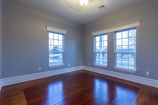 324 E Pace Street, Frost, TX 76641