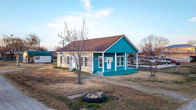324 E Pace Street, Frost, TX 76641