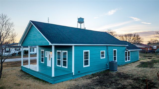 324 E Pace Street, Frost, TX 76641