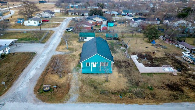 324 E Pace Street, Frost, TX 76641