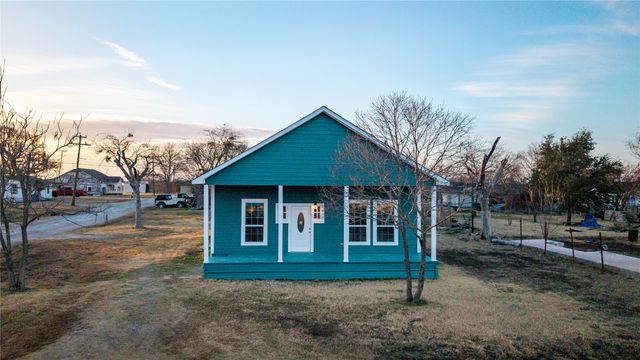 324 E Pace Street, Frost, TX 76641