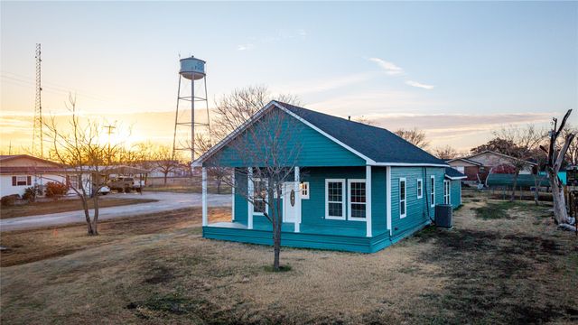 324 E Pace Street, Frost, TX 76641