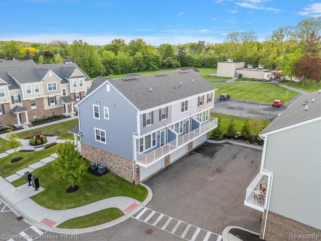 4953 Treeside Lane, Troy, MI 48098