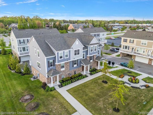4953 Treeside Lane, Troy, MI 48098