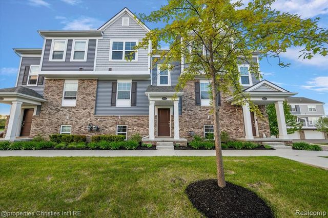 4953 Treeside Lane, Troy, MI 48098