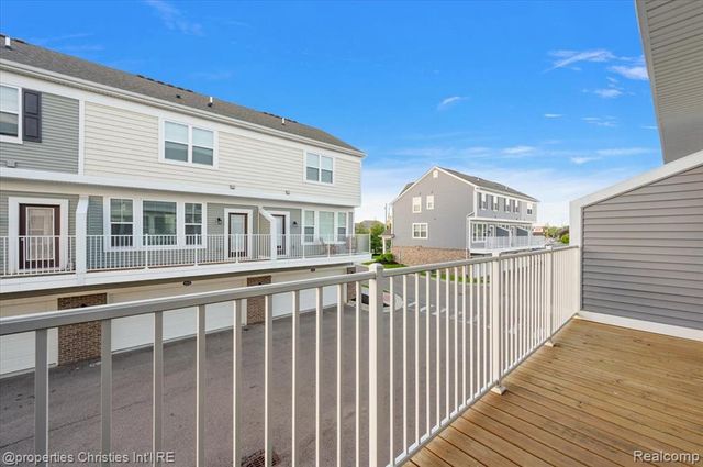 4953 Treeside Lane, Troy, MI 48098
