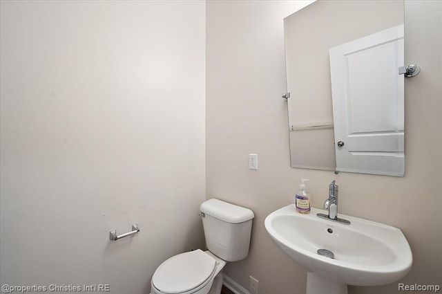 4953 Treeside Lane, Troy, MI 48098