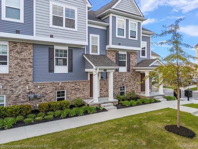 4953 Treeside Lane, Troy, MI 48098
