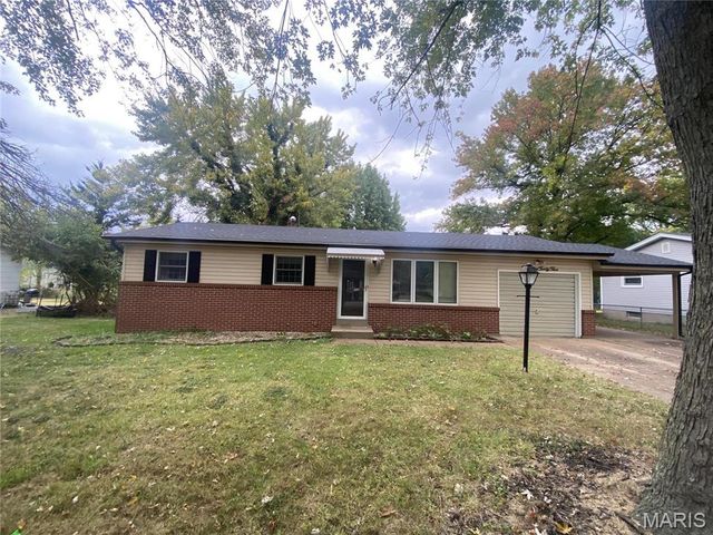 1445 Fairmeadows Lane, St Louis, MO 63138