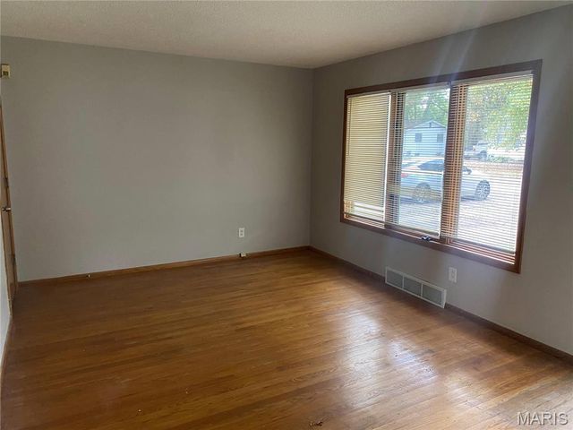 1445 Fairmeadows Lane, St Louis, MO 63138