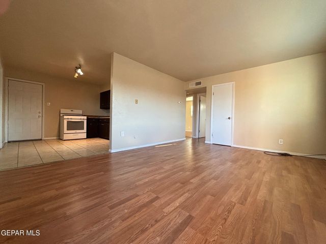 6376 SANTIAGO Street B, El Paso, TX 79932