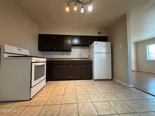 6376 SANTIAGO Street B, El Paso, TX 79932