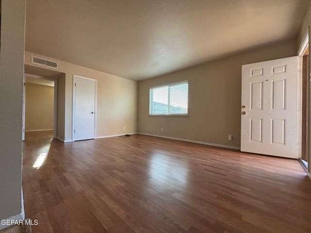 6376 SANTIAGO Street B, El Paso, TX 79932