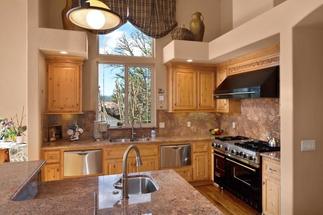 13028 Austin Forest Cir, Auburn, CA 95602