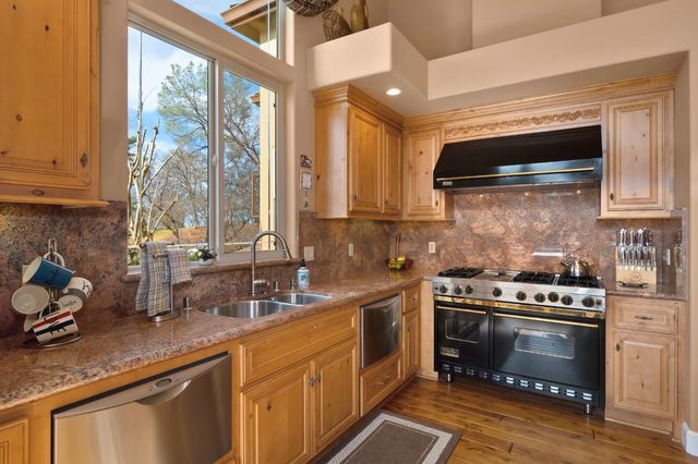 13028 Austin Forest Cir, Auburn, CA 95602