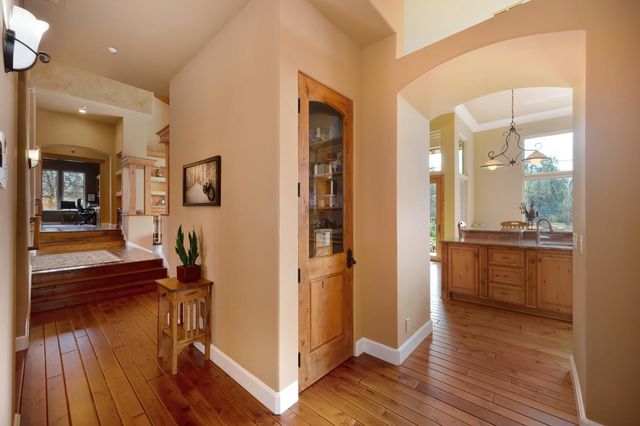 13028 Austin Forest Cir, Auburn, CA 95602