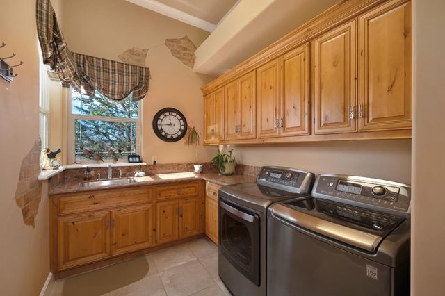 13028 Austin Forest Cir, Auburn, CA 95602