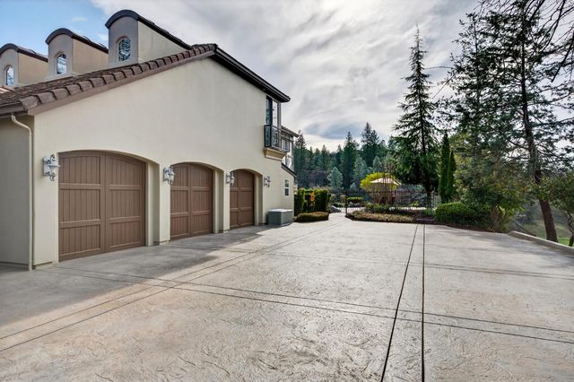 13028 Austin Forest Cir, Auburn, CA 95602