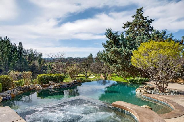 13028 Austin Forest Cir, Auburn, CA 95602