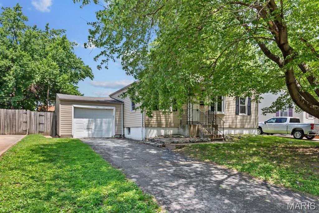 1210 Saint Richard Drive, Florissant, MO 63031