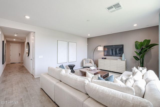 17988 W CREEDANCE Boulevard, Surprise, AZ 85387