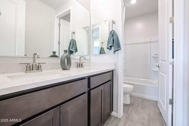 17988 W CREEDANCE Boulevard, Surprise, AZ 85387