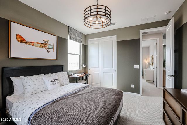 17988 W CREEDANCE Boulevard, Surprise, AZ 85387