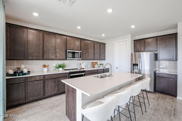 17988 W CREEDANCE Boulevard, Surprise, AZ 85387