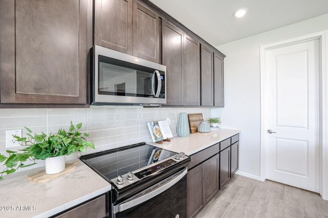 17988 W CREEDANCE Boulevard, Surprise, AZ 85387