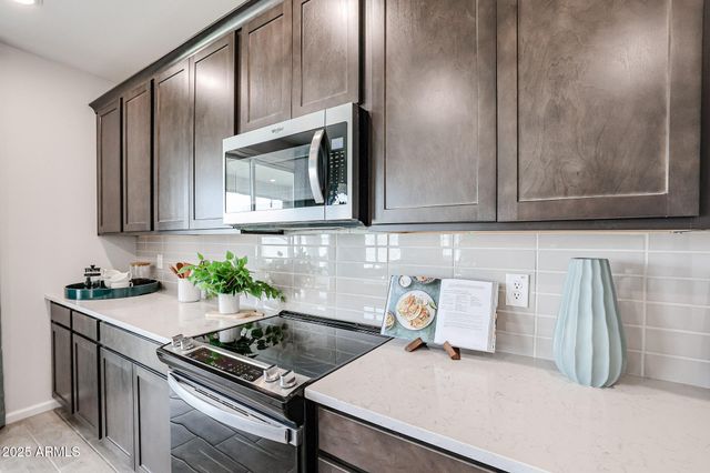 17988 W CREEDANCE Boulevard, Surprise, AZ 85387