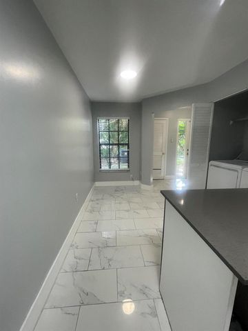 678 Via Toscana, Wellington, FL 33414