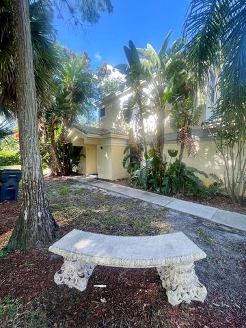 678 Via Toscana, Wellington, FL 33414