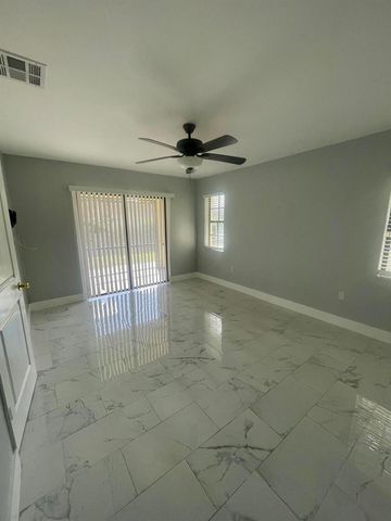 678 Via Toscana, Wellington, FL 33414