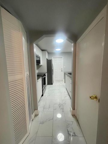 678 Via Toscana, Wellington, FL 33414
