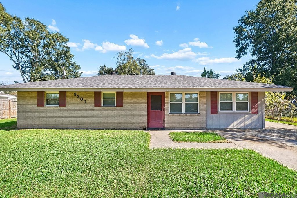 9301 Randall Dr, Denham Springs, LA 70726