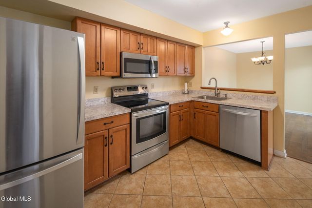 2 Carriage Road, Clifton Park, NY 12065