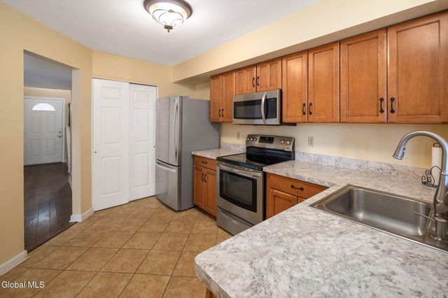 2 Carriage Road, Clifton Park, NY 12065