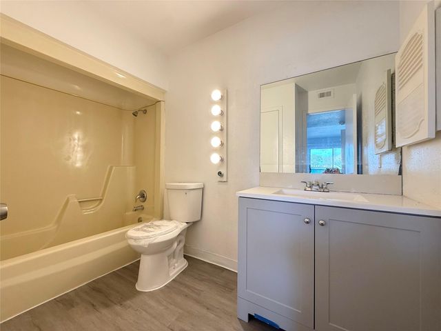 2822 S Bartell Drive 38, Houston, TX 77054