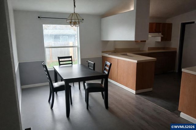 484 Bermuda Ln NE, Salem, OR 97301