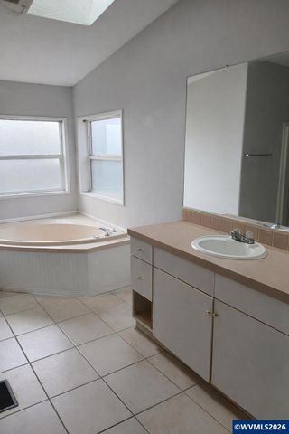 484 Bermuda Ln NE, Salem, OR 97301