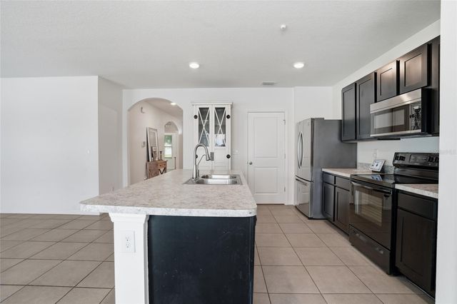 35803 HILLBROOK AVENUE, Zephyrhills, FL 33541