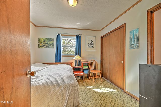 1011 Johnson Avenue, Johnson City, TN 37604