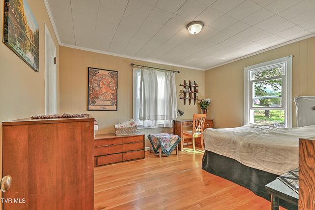 1011 Johnson Avenue, Johnson City, TN 37604