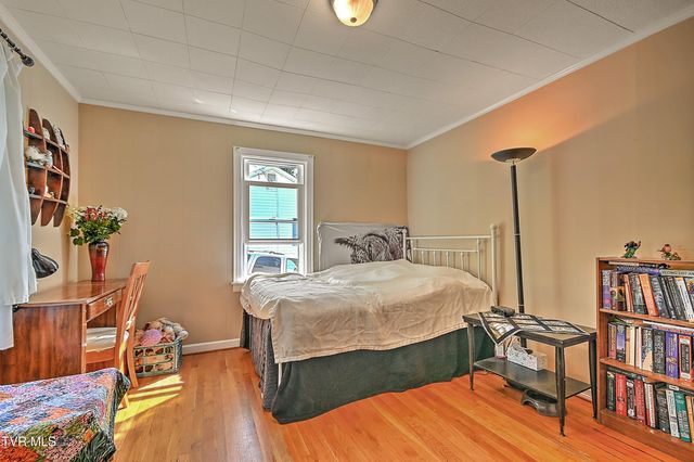 1011 Johnson Avenue, Johnson City, TN 37604