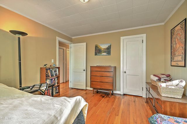 1011 Johnson Avenue, Johnson City, TN 37604